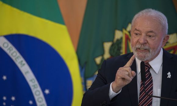 Lula oferece ajuda nas áreas de inteligência e segurança ao Equador