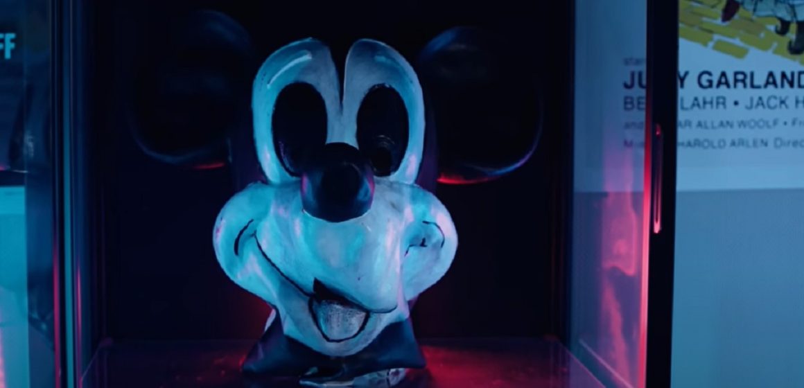Filme de terror traz Mickey Mouse como assassino