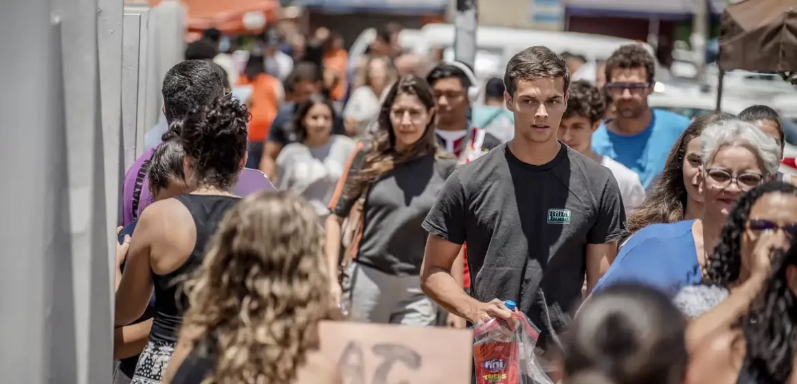 Ensino médio: ‘Pé-de-Meia’ dará R$ 2 mil por ano a alunos de baixa renda