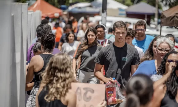 Ensino médio: ‘Pé-de-Meia’ dará R$ 2 mil por ano a alunos de baixa renda