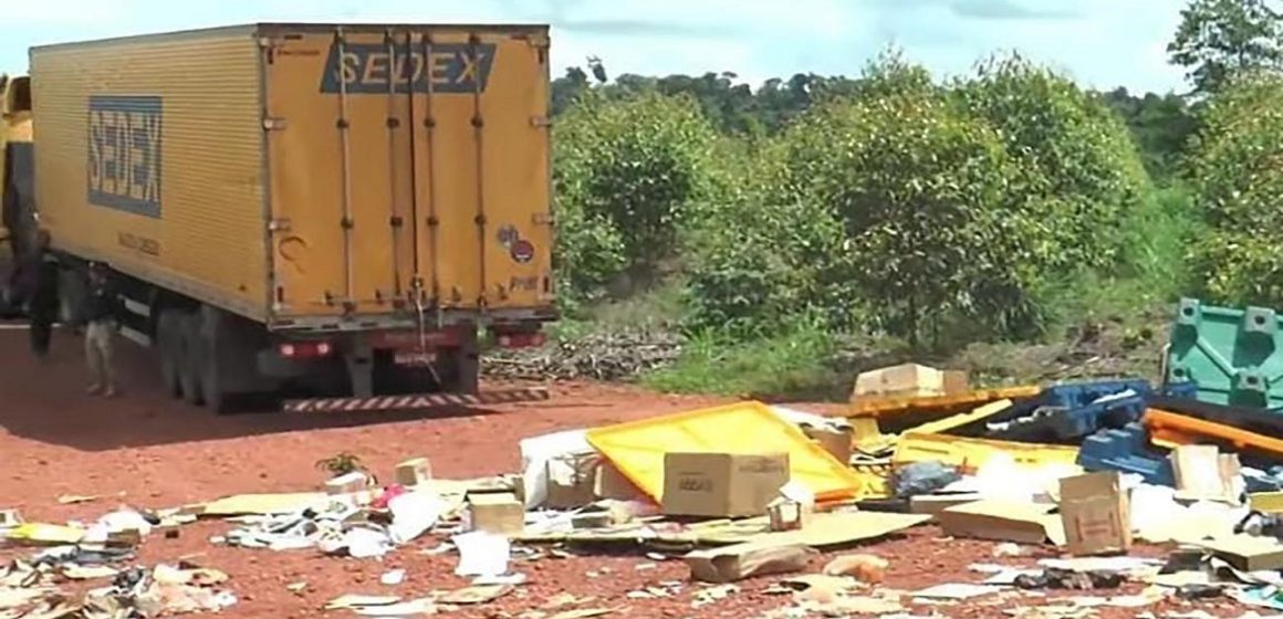 Polícia prende em Mãe do Rio, 4 homens envolvidos em roubo a um caminhão dos Correios