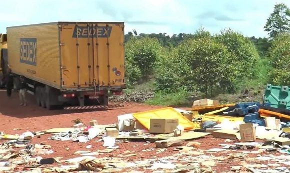 Polícia prende em Mãe do Rio, 4 homens envolvidos em roubo a um caminhão dos Correios