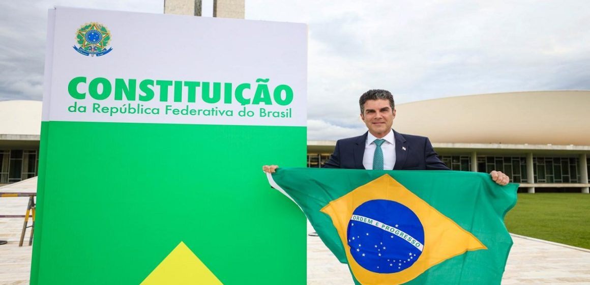 Helder afirma que democracia no Brasil é inegociável