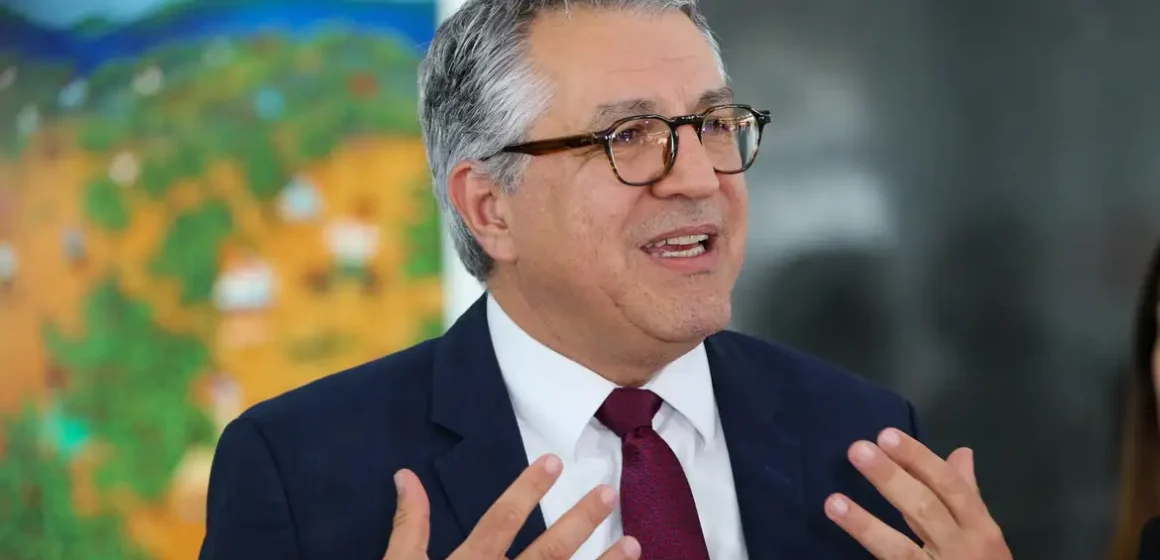 Padilha diz que governo tem compromisso para pagamento de emendas