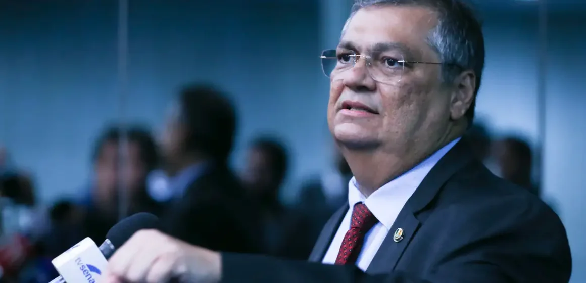 Dino propõe fim da aposentadoria compulsória para juízes e militares
