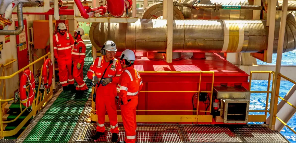 Chinesa CNOOC arrematou 500 mil barris de petróleo do pré-sal