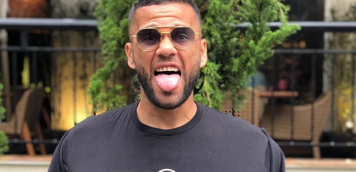 Dani Alves é convocado para comparecer ao tribunal