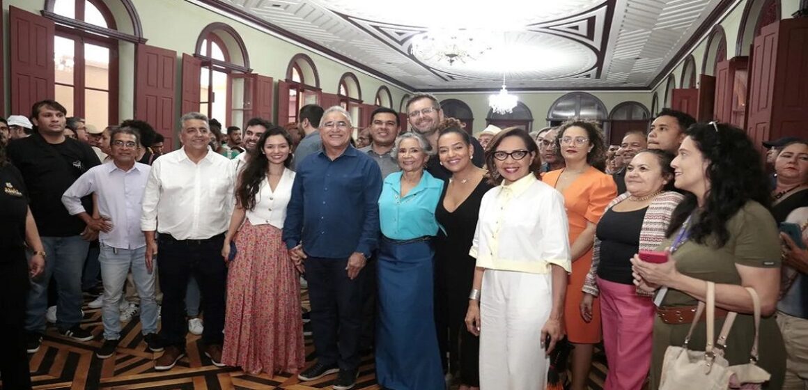 Lívia Duarte acompanha inauguração do Palacete Pinho