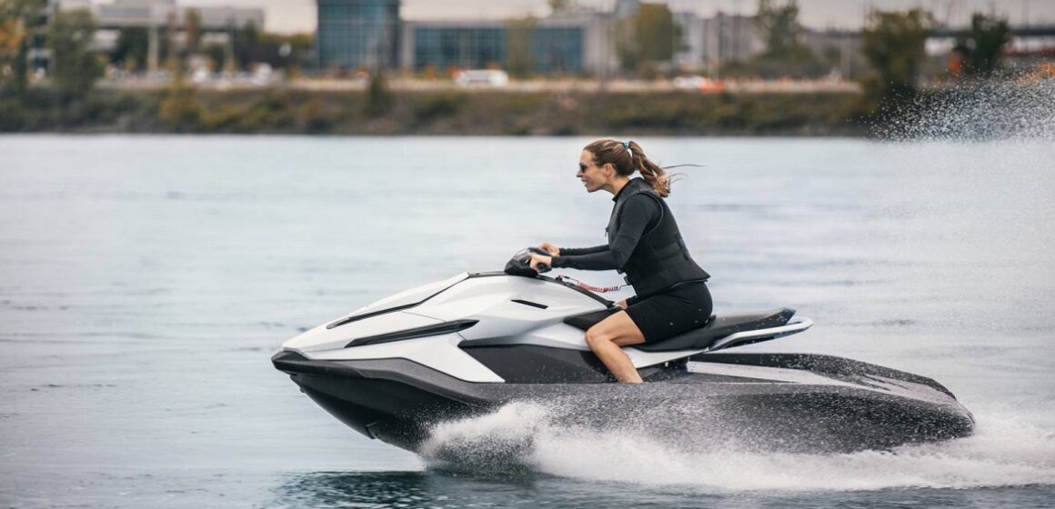 Conheça a Orca, a primeira moto aquática elétrica do mundo