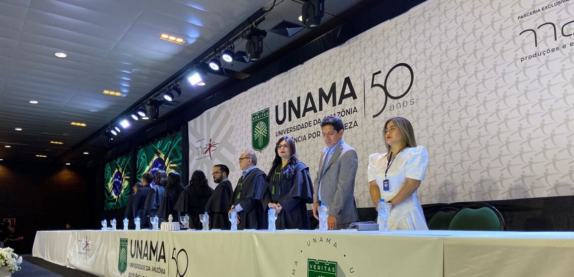 Coren-PA participa de colação de grau e entrega novas carteiras profissionais a formandos da Unama