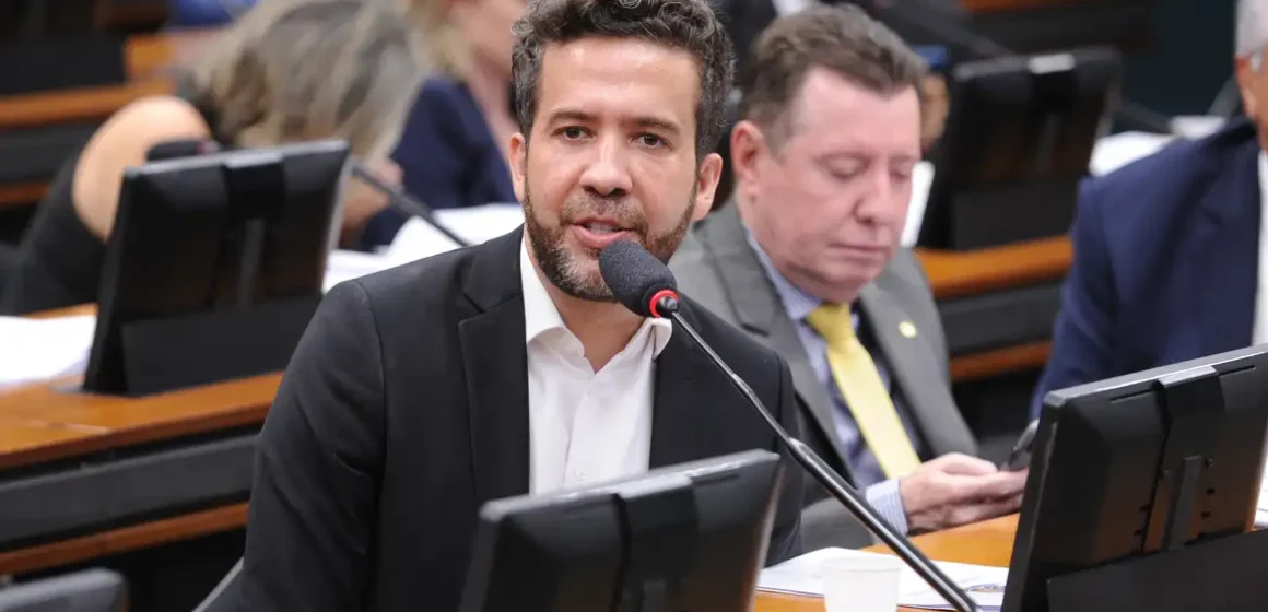 Fux autoriza quebra de sigilos bancário e fiscal de deputado Janones