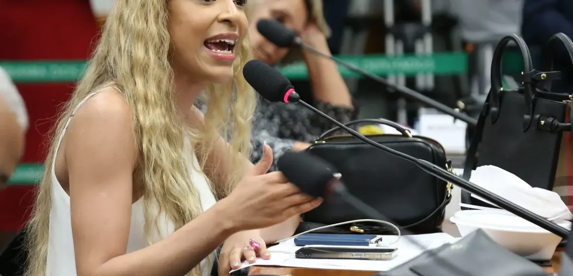 Erika Hilton é primeira deputada trans a liderar bancada no Congresso