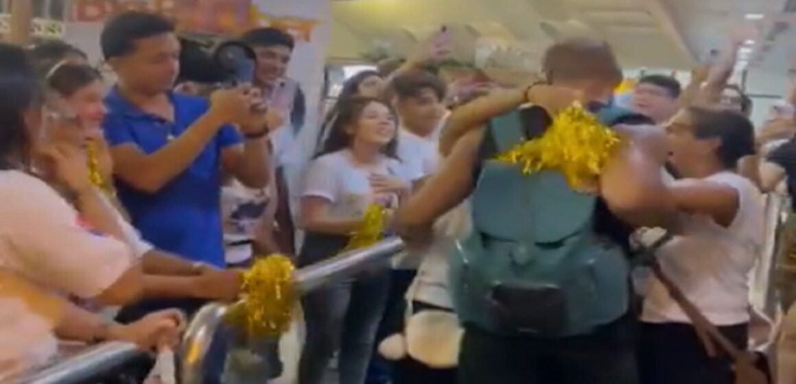 Fãs recebem com festa Marcus Vinícius no aeroporto de Belém