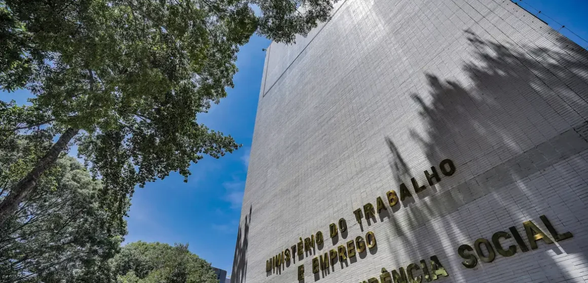 Prazo para empresas entregarem relatório salarial termina nesta quinta