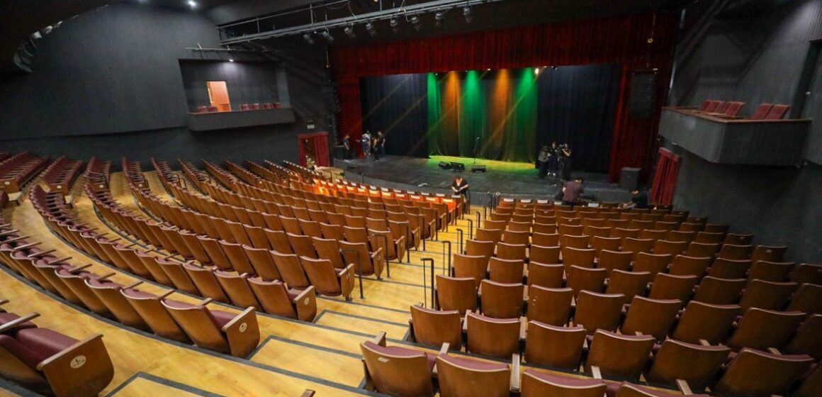 Teatro Margarida Schivasappa completa 37 anos