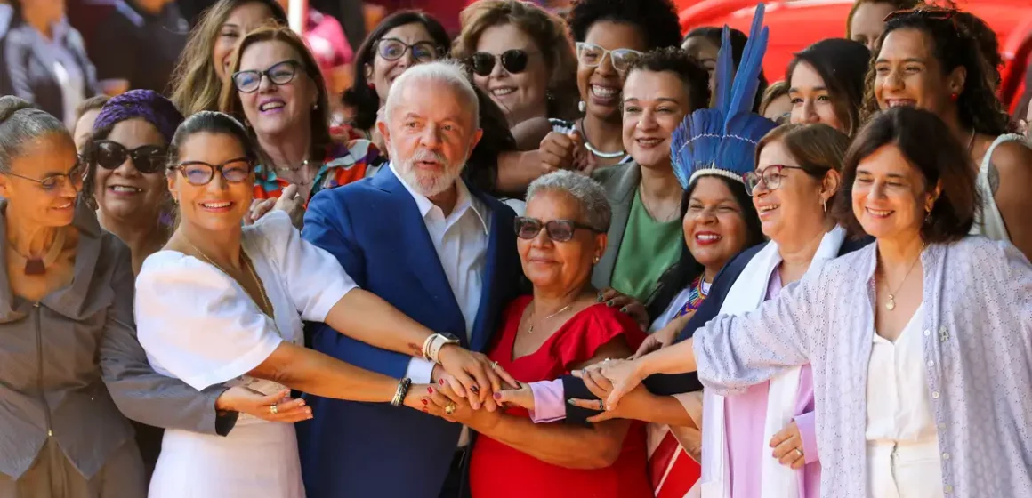 Direitos das mulheres são conquista, não concessão, diz Lula