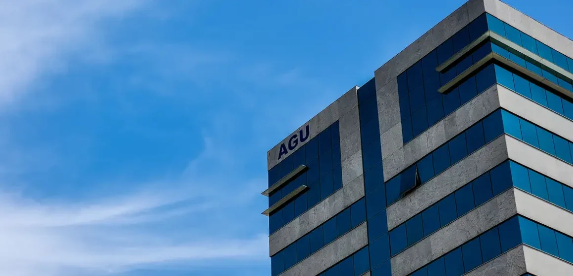 AGU pede bloqueio de bens, mas é contra cassação da Jovem Pan