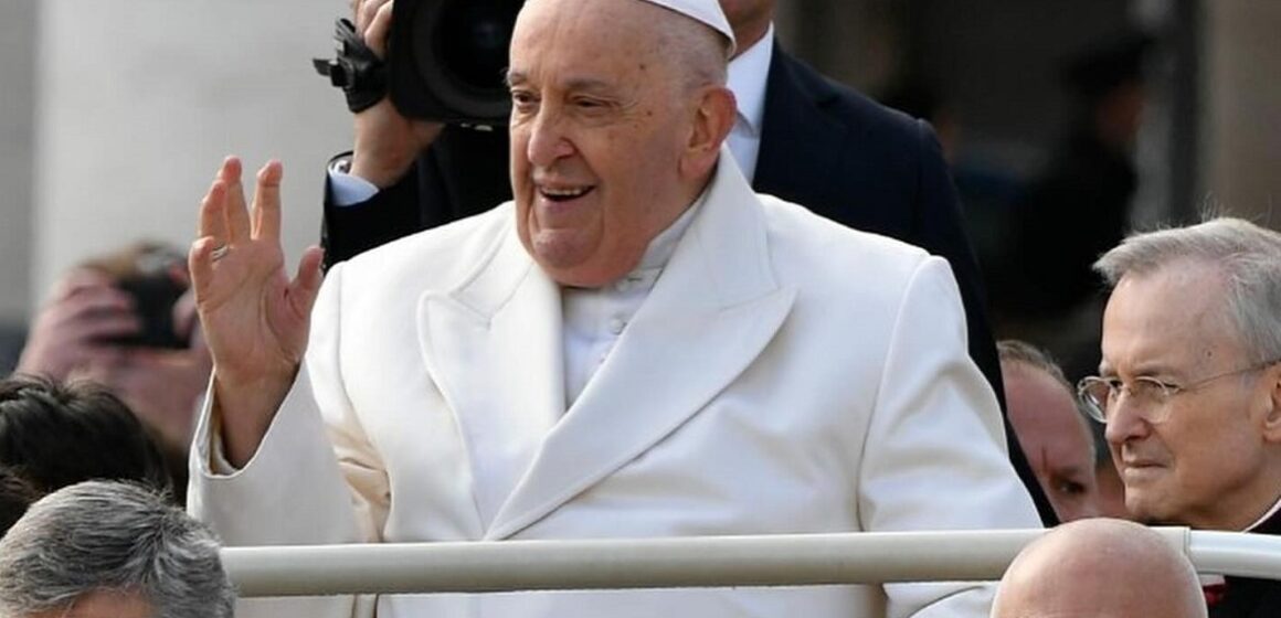 Papa Francisco afirma que renúncia é uma ‘hipótese distante’