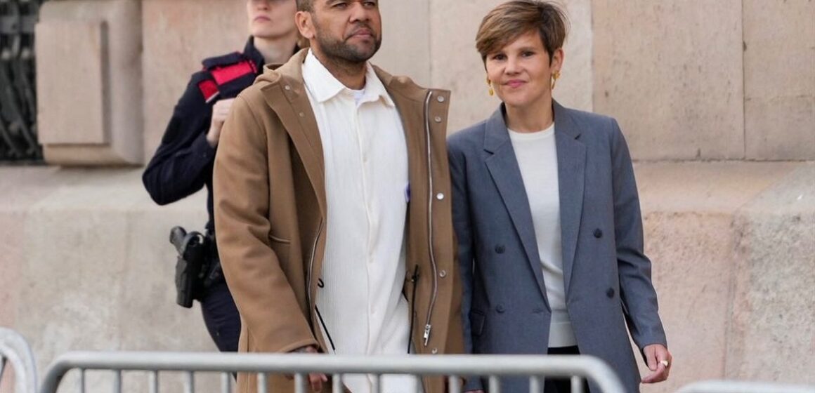 Daniel Alves teria organizado festa depois de sair da prisão na Espanha