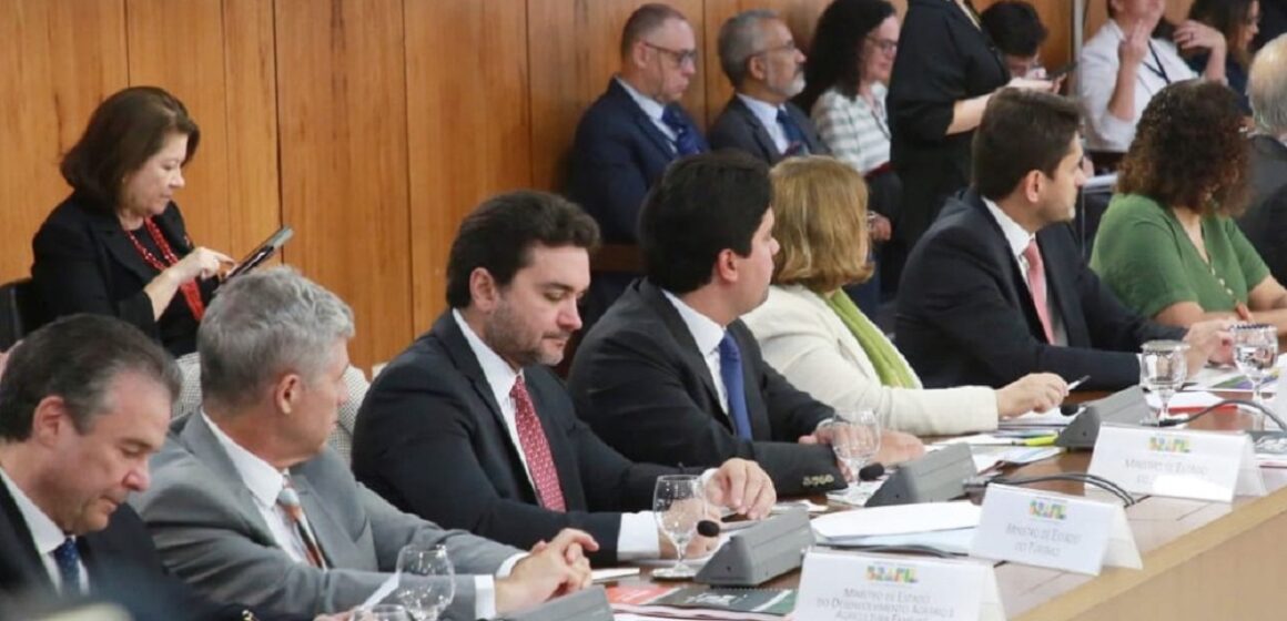 433626492_951724719669883_6934041911849607056_n Celso Sabino em reunião ministerial