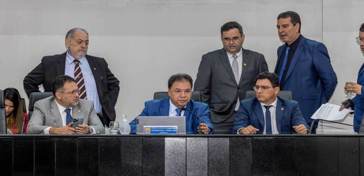 Projeto de Lei que reajusta o salário de professores é aprovado na Alepa