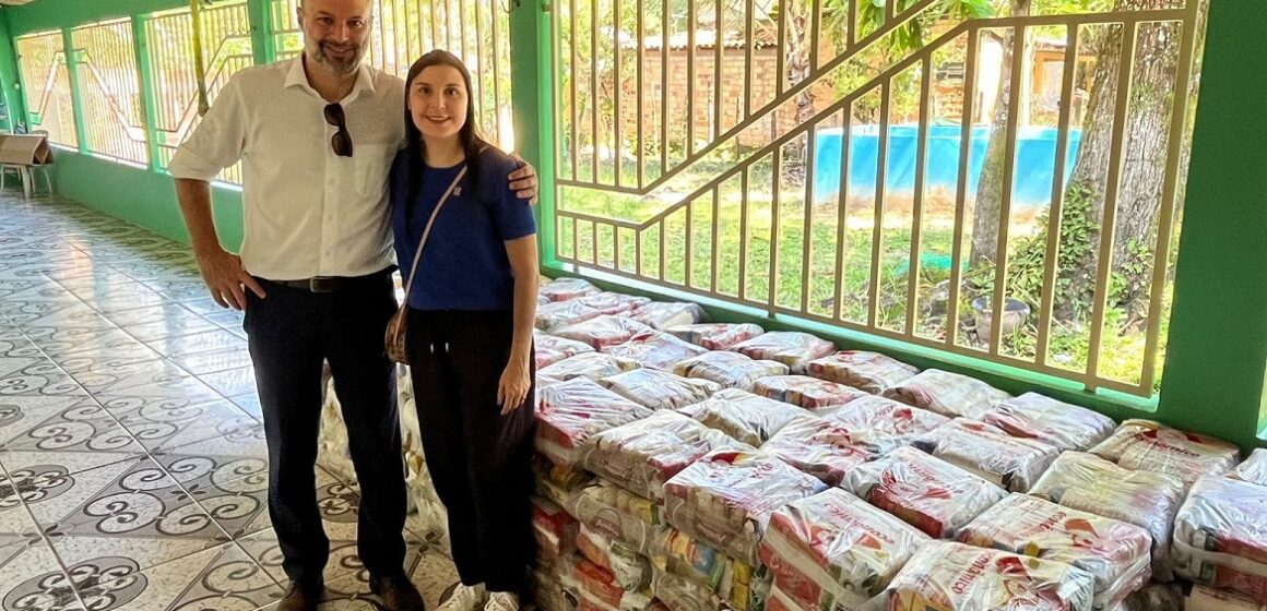 Comunidades das ilhas de Cotijuba e Combu em Belém recebem cestas básicas
