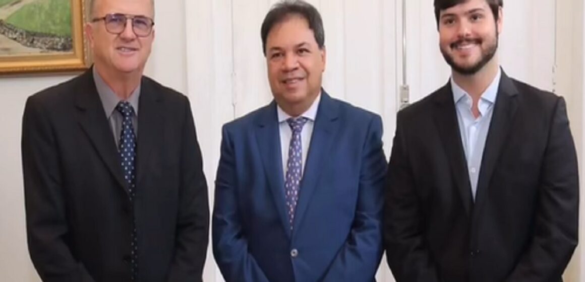 chi Chicão conversa com lideranças por parcerias