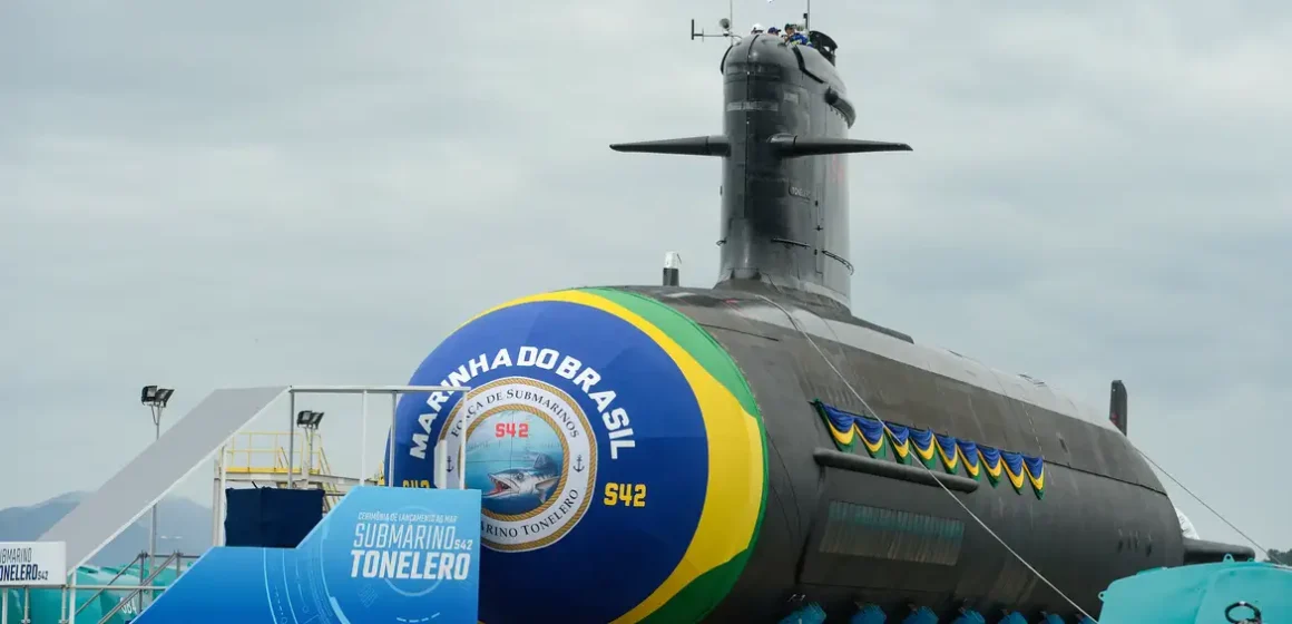 Lula e Macron lançam 3º submarino de parceria entre Brasil e França