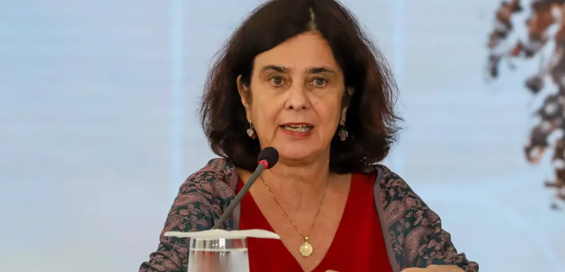 Acordo para produção nacional da Qdenga sairá em breve, diz ministra