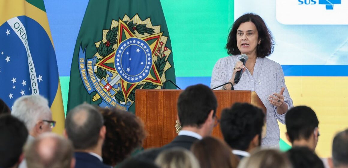 Nísia: Brasil vai ampliar oferta de doses contra a dengue em 2025