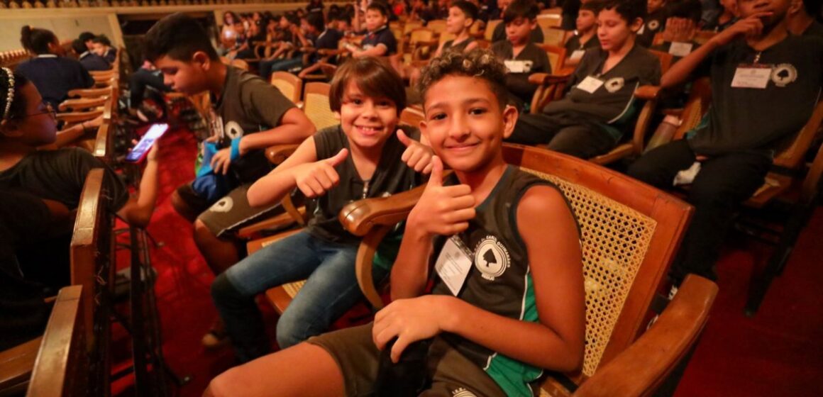 Projeto leva 340 estudantes da rede estadual para ‘Concerto Didático’ no Theatro da Paz