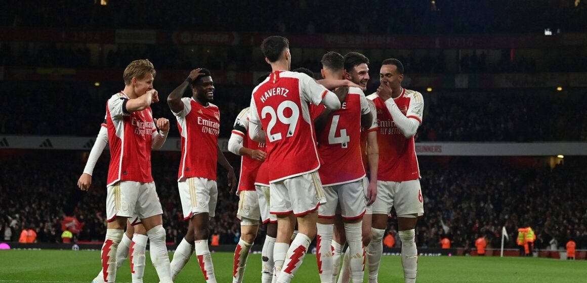 Arsenal goleia o Chelsea no Campeonato Inglês