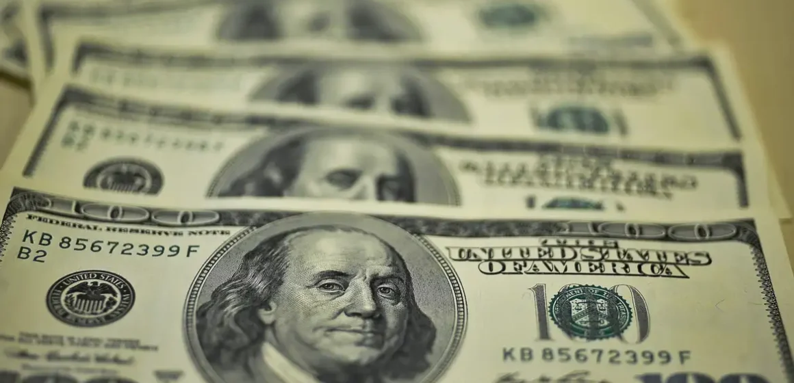 Dólar atinge maior valor em mais de um ano