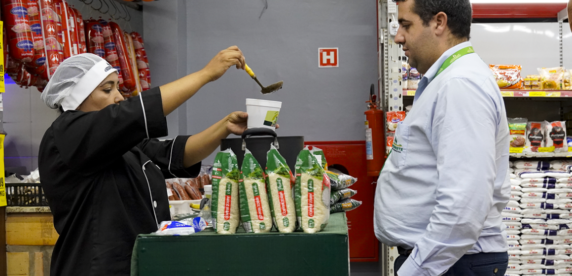 COOPERNORTE participa da FENCOOP 2024 com degustação de alimentos e divulgação da SHOW AGRO
