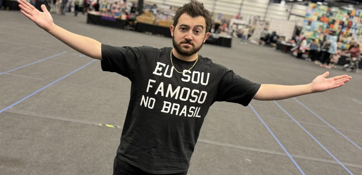 Greg faz homenagem ao Brasil com camiseta