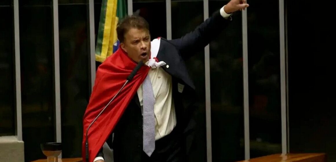 Prisão de Wlad é mantida pela Justiça Eleitoral, que segue para presídio de Americano