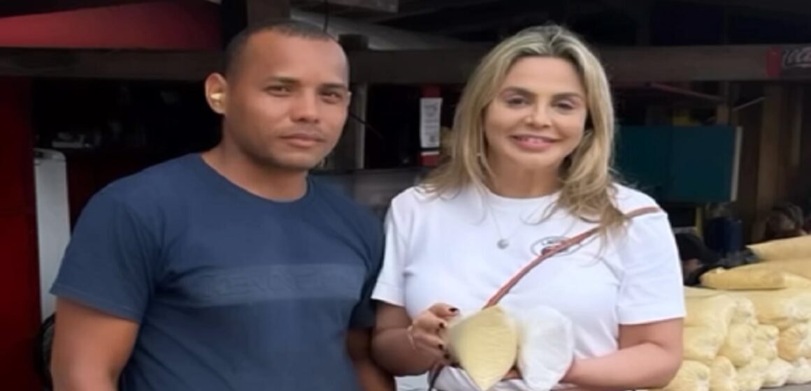 cil Cilene Couto conversa com vendedores na Alça Viária