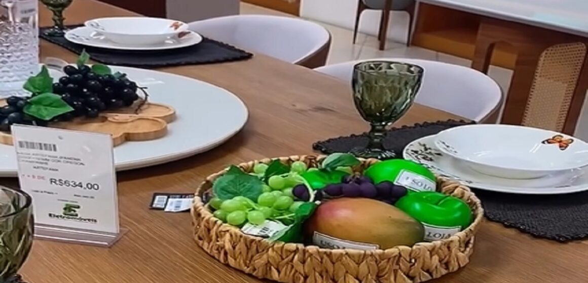 Conjunto para mesa é na Eletromóveis