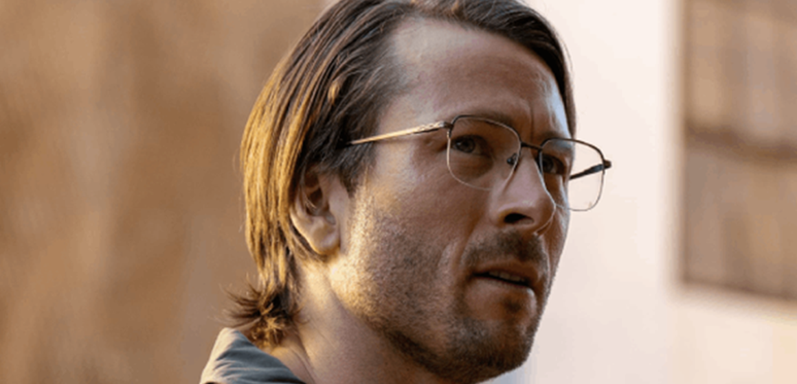 Assassino Por Acaso, com Glen Powell, ganha data de estreia no Brasil