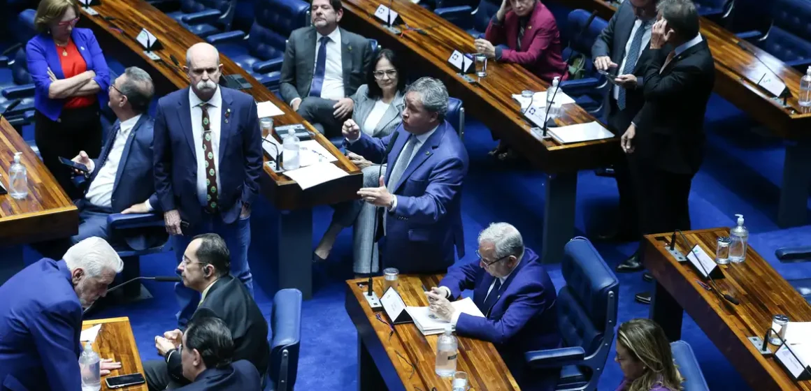 Senado aprova PEC sobre criminalização da posse de drogas