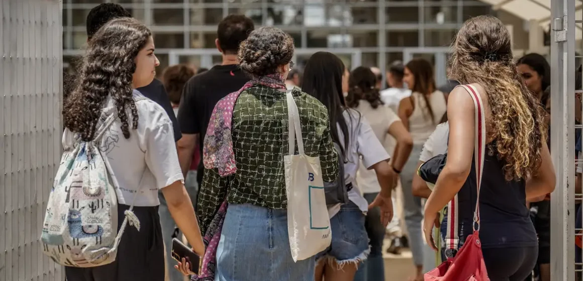 Pedidos de isenção da taxa do Enem podem ser feitos até sexta-feira