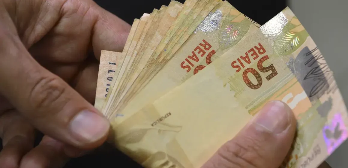 Rendimento domiciliar do brasileiro chegou a R$ 1.848 em 2023