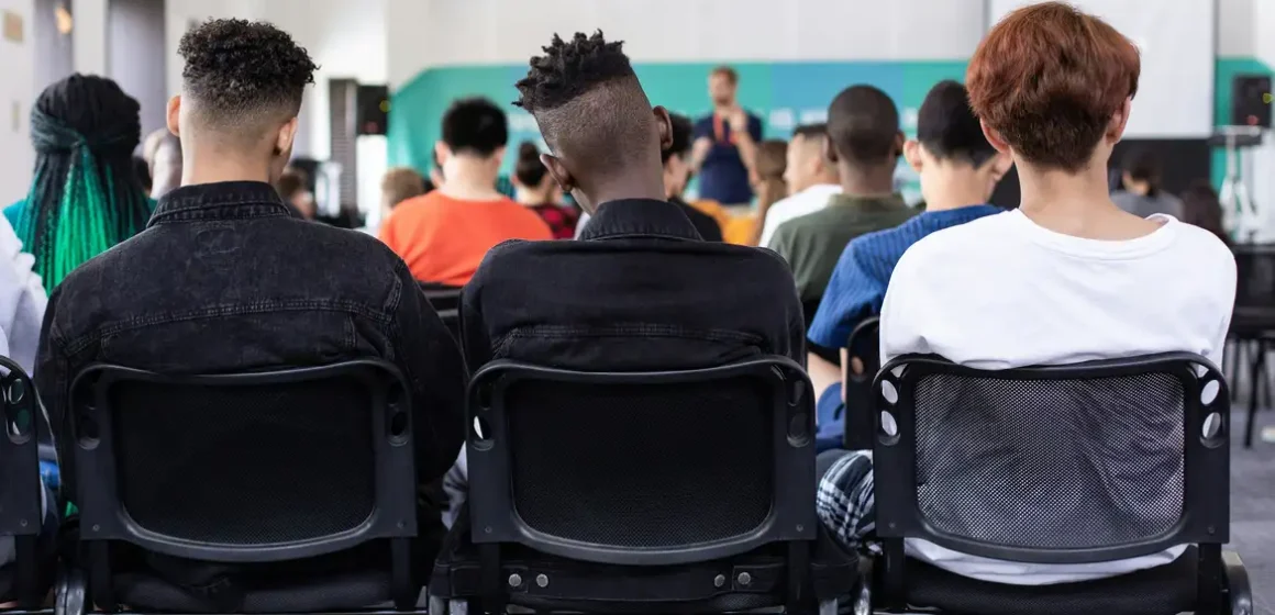 Estudo mostra que escolas com mais alunos negros têm piores estruturas