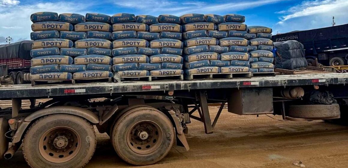 Em Santarém, 96 mil garrafas de aguardente e mil sacos de cimento são apreendidos