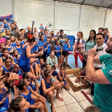 Projeto de ginástica que tem o apoio do Governo recebe a visita de Diego Hypólito