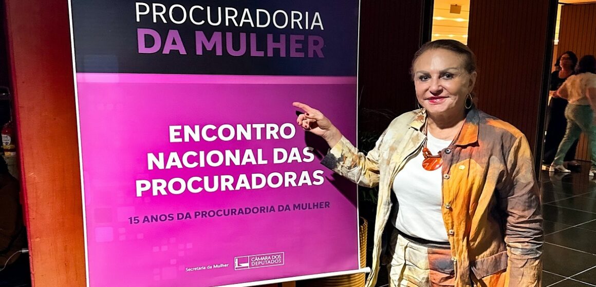 Elcione nos festejos de 15 anos da Procuradoria da Mulher