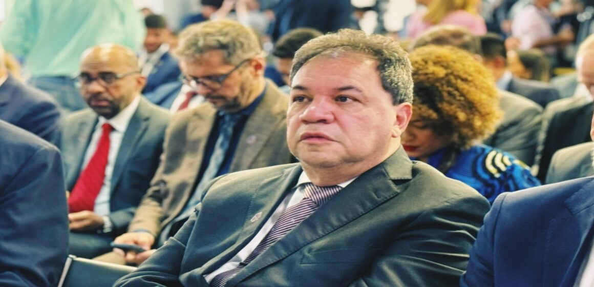 Chicão participa de cerimônia em Brasília
