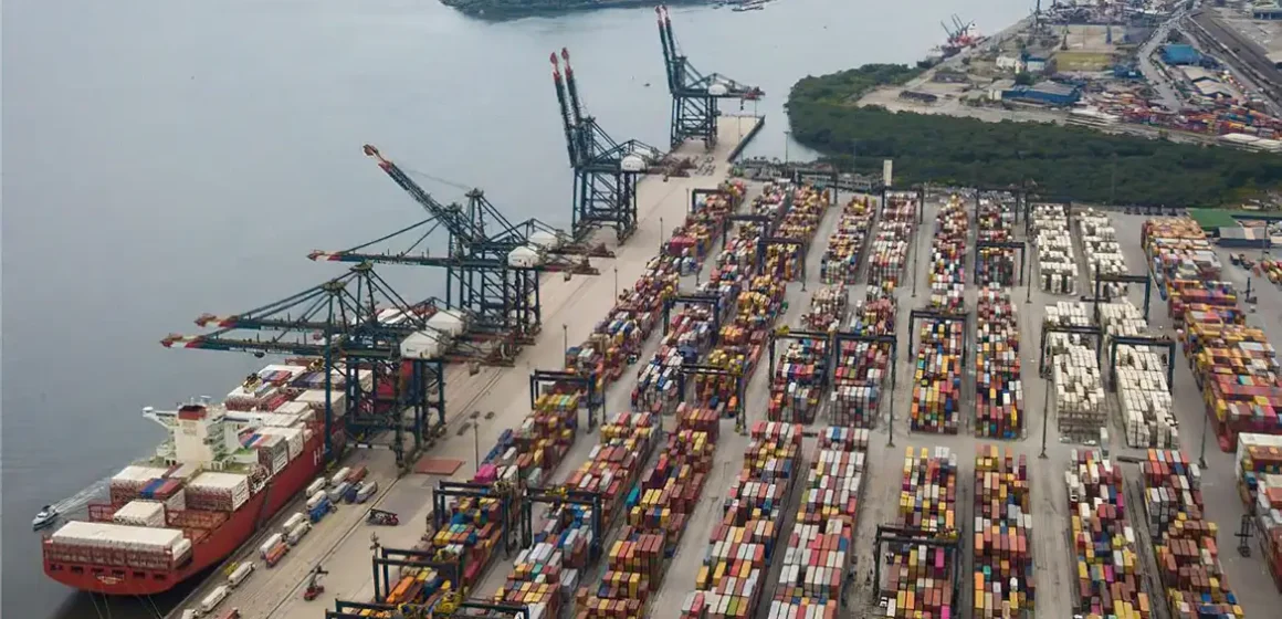Balança comercial tem superávit de US$ 9,041 bilhões em abril