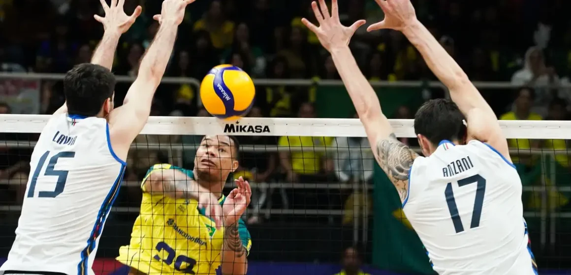 Seleção brasileira de vôlei cai diante da Itália no Ginásio do Maracanãzinho
