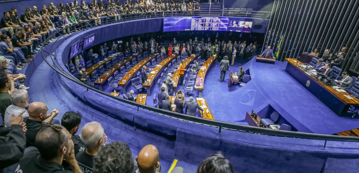 Senado aprova reajustes salariais e reestruturação de servidores